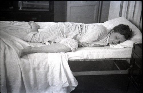 Gerda Taro durmiendo en los días de la guerra civil